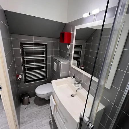 In The Center Of 芒通