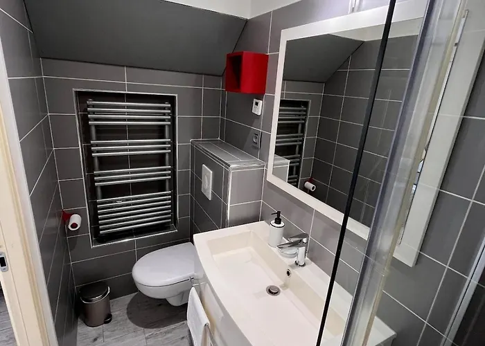 In The Center Of 芒通